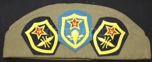 Régi orosz katonai sapka jelvényekkel