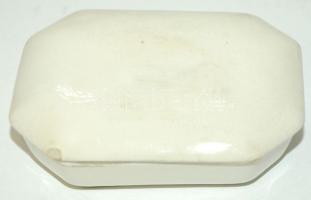 Régi nagyméretű porcelán mosdótál hozzávaló kancsóval és szappantartóval, apró lepattogzásokkal