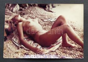 2db klf méretű erotikus fotó kartonlapra ragasztva