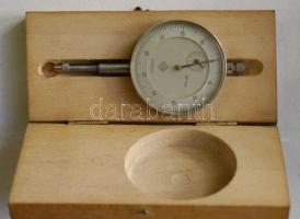 Századmilliméter pontosságú precíziós mérőműszer eredeti fatokban ROB Budapest / High accuracy meter