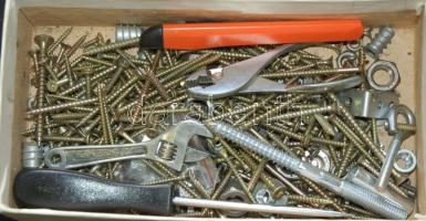 Apró barkács tétel: csavarok, sniccer, csavarok, anyák, stb.