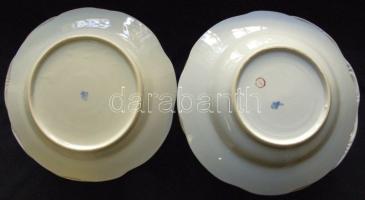 12 darabos apró virágokkal díszített és aranyozott szélű jelzett Zsolnay porcelán tányérkészlet (6 l...