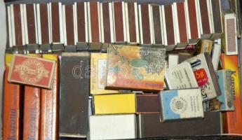Nagy ládányi gyufásdoboz-gyűjtemény, több száz darab használatlan gyufásdobozzal az 1960-as évektől ...