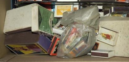 Nagy ládányi gyufásdoboz-gyűjtemény, több száz darab használatlan gyufásdobozzal az 1960-as évektől ...