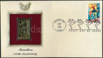 USA/Boston 1996. "Maraton/100 éves évforduló" aranyfóliás(22kt) bélyeg replika FDC borítékban, a megegyező bélyeggel,elsőnapi bélyegzővel és ismertetővel T:1 USA/Boston 1996. "Marathon/100th Anniversary" gold(22kt)foil stamp replica on First Day Issue envelop with the same stamp and information C:Unc