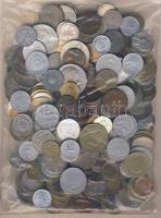 Vegyes külföldi és magyar forgalmi fémpénz tétel az ókortól napjainkig 1kg-os súlyban, pár ezüst érmével! T:vegyes