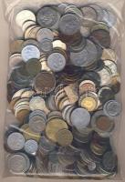 Vegyes külföldi és magyar forgalmi fémpénz tétel az ókortól napjainkig 1kg-os súlyban, pár ezüst érmével! T:vegyes