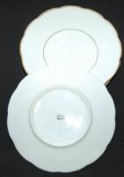 4db aranyozott szélű jelzett "Hüttl Budapest" porcelán kistányér d: 16cm