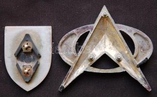 2 db régi Dacia és Renault embléma