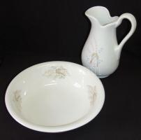 Jelzés nélküli sorszámozott porcelán mosdótál és kancsó, a kancsó repedt / Chinaware basin and jug (the jug is damaged)