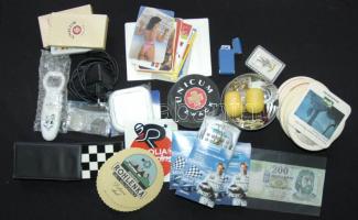 Kis bolhapiac tétel: beszélő sörnyitó, kártya, zsebszámológépek, uti sakk, söralátétek, stb.