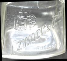 Érdekes formájú Zwack üveg parafa dugóval 18cm magas