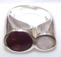 Női ezüst (Ag) gyűrű gyöngyházbetéttel 8,38gr