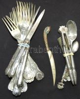 Nagy ezüstözött háztartási tétel: kaviártartó üvegtállal, 2db szalvétatartó, evőeszközök, stb.