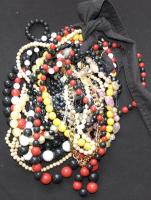 Kis bizsu tétel: 16db klf nyaklánc és egy karlánc