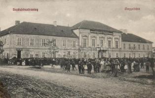 Hajdúböszörmény megyeháza, Szabó Imre kereskedésével (fl)