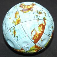 1983 Térbeli Rubik varázsgömb, a bűvös kocka földgömb változata eredeti dobozában