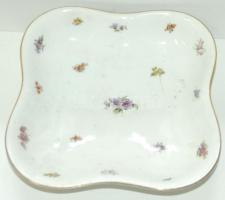 Apró virágokkal díszített jelzett Hans & Czjzek porcelán leveses, 2db kínáló és egy szószos tál ...