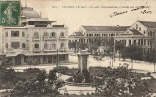 Hanoi Chavassieux square, Hotel Metropole