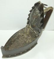 Régi szenes vasaló fa nyéllel 19cm-es vasalófelülettel