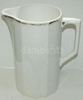 Régi nagyméretű porcelán mosdótál szolid aranyozással díszítve, hozzávaló kancsóval apró lepattogzásokkal