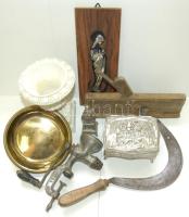 Vegyes bolha tétel: gipsz váza, gyalu, ékszeres ládika, sarló, stb.