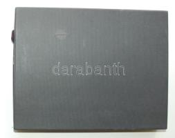 Éremtartó kazetta 1 kivehető tálcával, összesen 24 férőhellyel 50x50mm, jó állapotban!