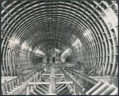 5db klf méretű fotó a metró építéséről