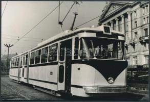 5db fotó régi villamosokról