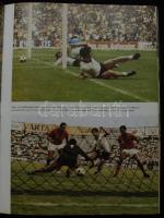 1974 Labdarúgó Világbajnokság képeskönyve, sorszámozott, aláírt kiadás, benne az 1954-es Vb-ről és a...
