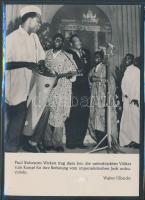 2 db fotó - Paul Robeson világhírű amerikai énekes világturnéja NDK-beli állomásán