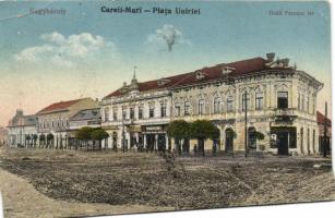 Nagykároly Deák square with the shop of Albert Janitzky (EB)