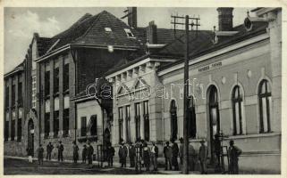 Tasnád town hall, school