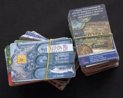 Nagy telefonkártya gyűjtemény a kezdetektől, benne a ritka kis példányszámú kártyákkal, némelyik használatlanul, 114db berakóban + hozzá kb 150db cserekártya. Igazi gyűjtemény, érdemes megnézni!