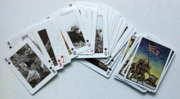 Teljes pakli francia kártya 2 jokerrel háborús képekkel (Hitler, Mussolini, katonák, stb.)
