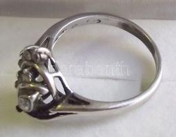 Női ezüst (Ag) gyűrű cirkóniákkal 3,62gr díszdobozban