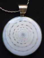 Nagyméretű tengeri csiga medál ezüst (Ag) kerettel és lánccal br.: 37,25gr