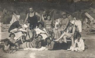 Balatonkenese fürdőzők photo