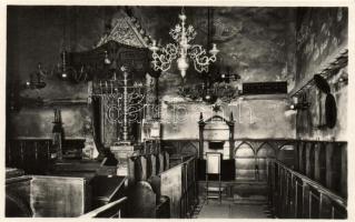 Praha Staronova synagogue interior, Judaica