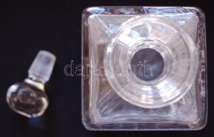 Dekoratív metszett whiskys üveg nem hozzávaló dugóval 23cm magas