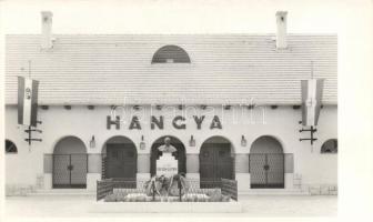 Tordas Balogh Elemér szövetkezeti mintafalu Hangya és Balogh Elemér szobra