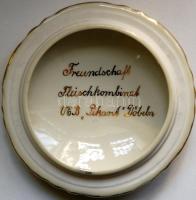 Kézzel festett sárkánnyal díszített jelzett Ilmenau porcelán bonbonier, törött tetővel / Handpainted...