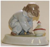 Játszó gyermeket ábrázoló kézzel festett jelzett Zsolnay porcelán figura / Handpainted Zsolnay chinaware figure 16x9x13cm