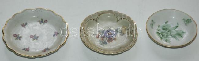 3db festett porcelán hamutál, benne Herendi / 3pcs chinaware ashtray (Herendi)