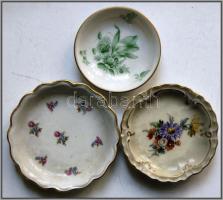 3db festett porcelán hamutál, benne Herendi / 3pcs chinaware ashtray (Herendi)