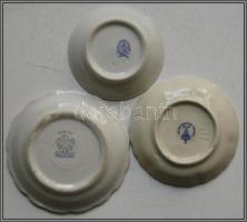 3db festett porcelán hamutál, benne Herendi / 3pcs chinaware ashtray (Herendi)