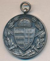 1918. Magyar Háborús Emlékérem kardokkal,sisakkal "Pro Deo et Patria" ezüstözött Br kitüntetés mellszalag nélkül T:2 ph. Hungary 1918. Commemorative Medal for World War I for combatants, silver plated bronze medal without ribbon C:XF edge error