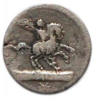 Római Köztársaság / L. Philippus i.e.113-112. Denar Ag "Arckép jobbra makedón sapkával / Lovas ...