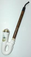 Régi stílusú porcelán pipa vadász motívummal és fa szárral 35cm