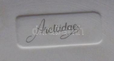 2db lepkékkel díszített svájci porcelán tányér 18x18cm